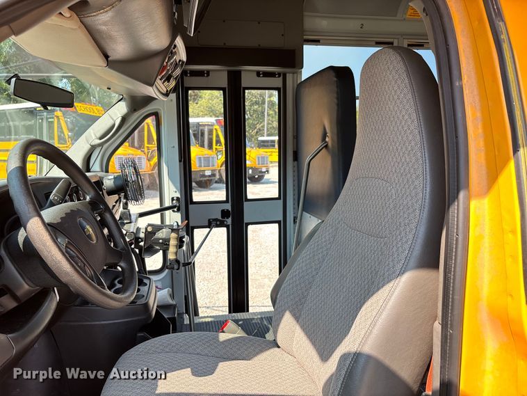 image for item DU1346 2014 Chevrolet School bus