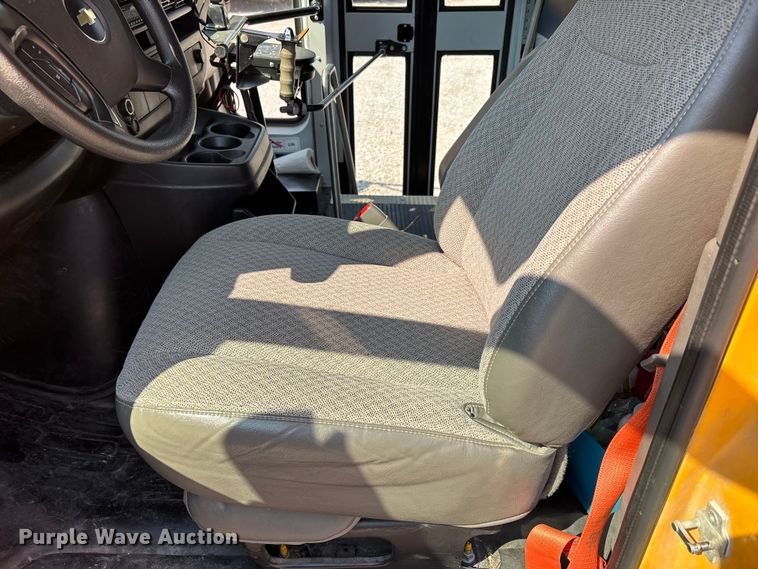 image for item DU1346 2014 Chevrolet School bus