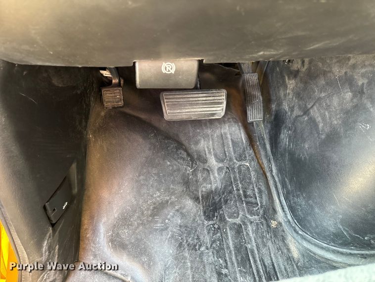 image for item DU1346 2014 Chevrolet School bus