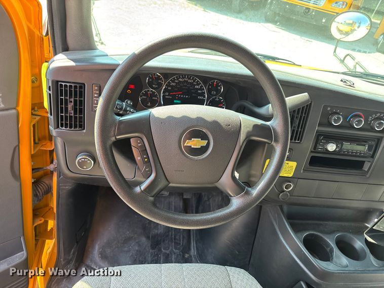 image for item DU1346 2014 Chevrolet School bus