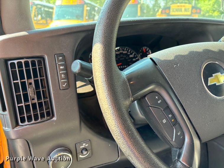 image for item DU1346 2014 Chevrolet School bus