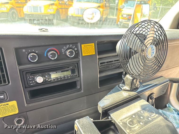 image for item DU1346 2014 Chevrolet School bus