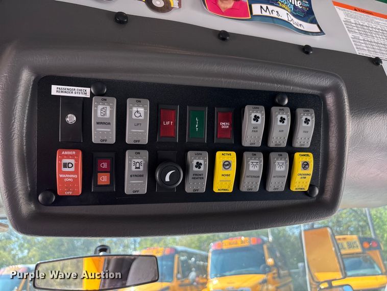 image for item DU1346 2014 Chevrolet School bus