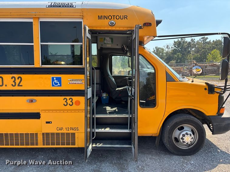 image for item DU1346 2014 Chevrolet School bus