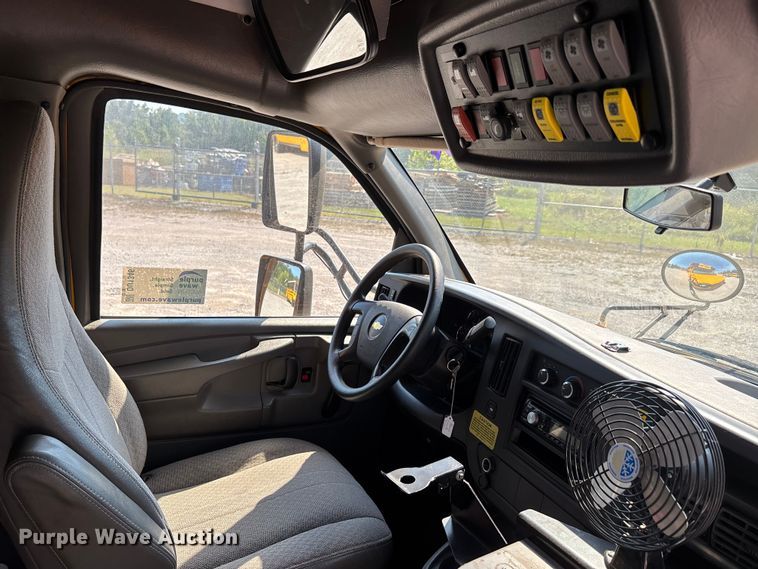 image for item DU1346 2014 Chevrolet School bus