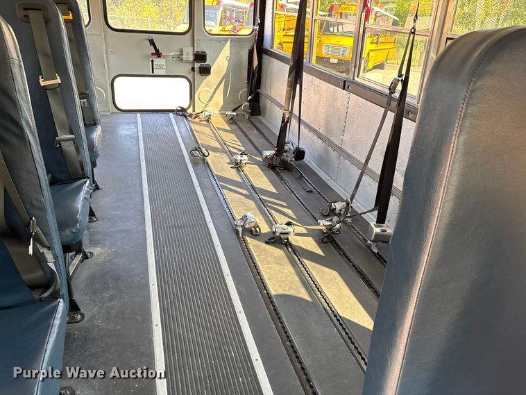 image for item DU1346 2014 Chevrolet School bus