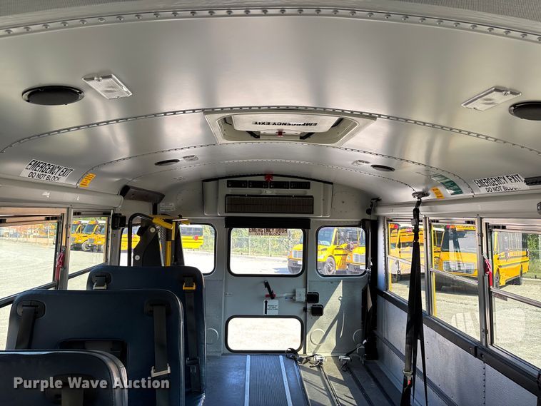 image for item DU1346 2014 Chevrolet School bus