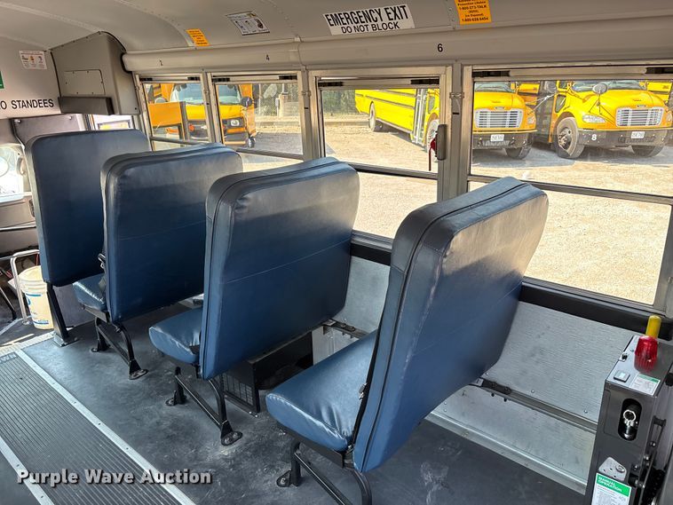 image for item DU1346 2014 Chevrolet School bus