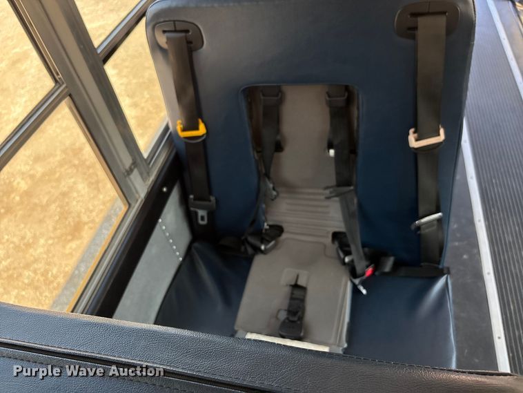 image for item DU1346 2014 Chevrolet School bus