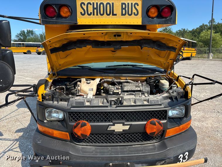 image for item DU1346 2014 Chevrolet School bus
