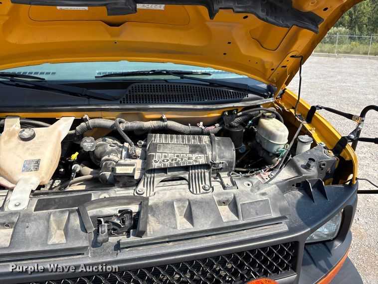 image for item DU1346 2014 Chevrolet School bus