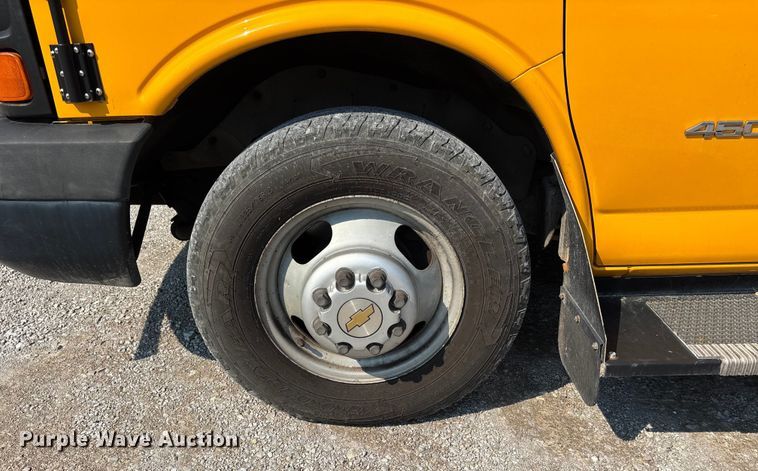 image for item DU1346 2014 Chevrolet School bus