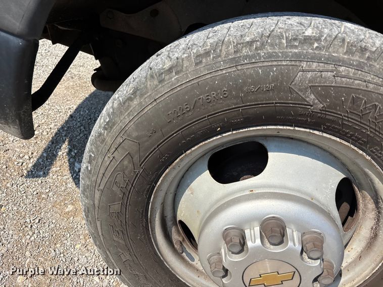 image for item DU1346 2014 Chevrolet School bus