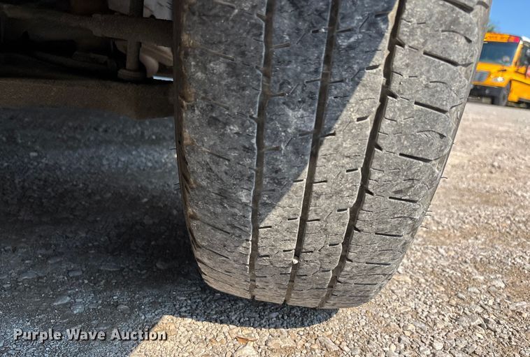 image for item DU1346 2014 Chevrolet School bus