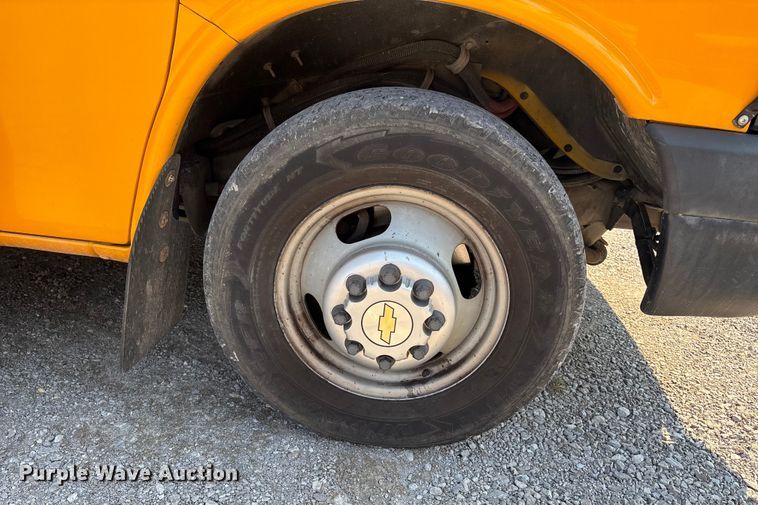 image for item DU1346 2014 Chevrolet School bus