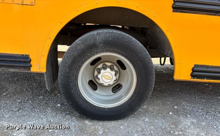 image for item DU1346 2014 Chevrolet School bus