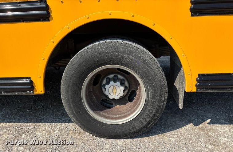 image for item DU1346 2014 Chevrolet School bus