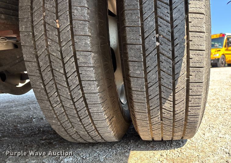 image for item DU1346 2014 Chevrolet School bus