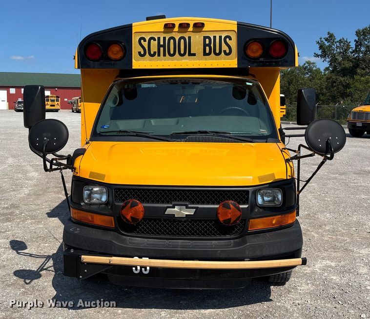 image for item DU1347 2014 Chevrolet school bus