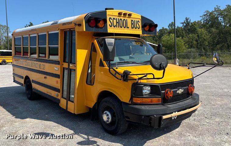 image for item DU1347 2014 Chevrolet school bus