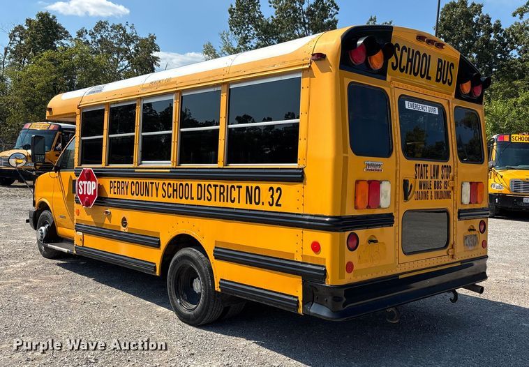 image for item DU1347 2014 Chevrolet school bus