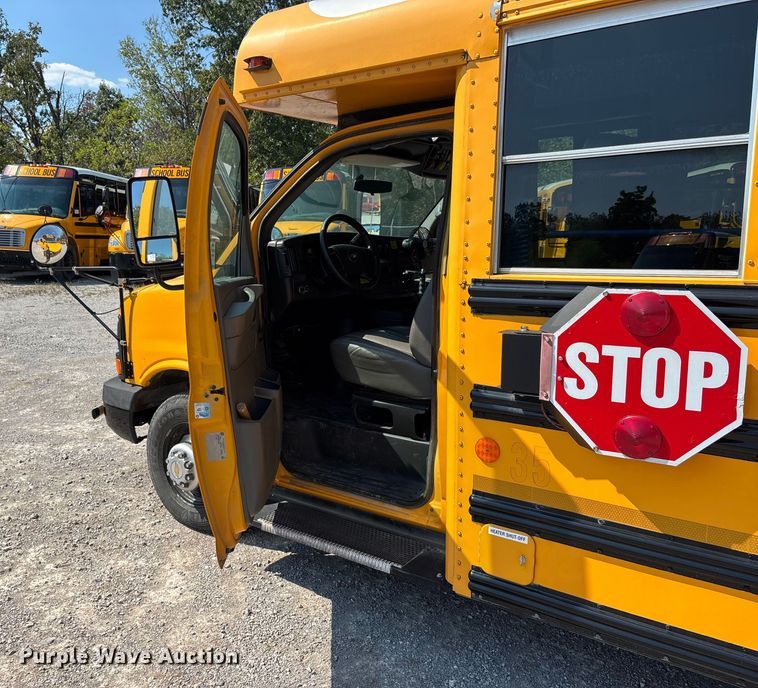 image for item DU1347 2014 Chevrolet school bus