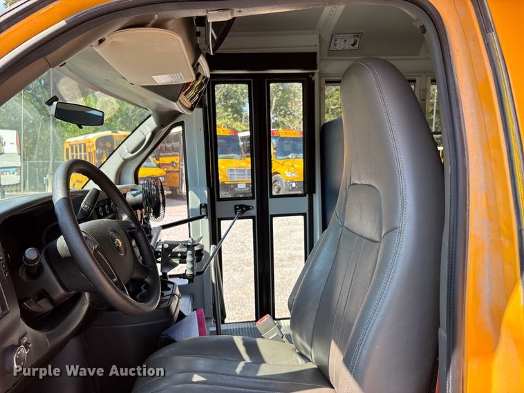 image for item DU1347 2014 Chevrolet school bus