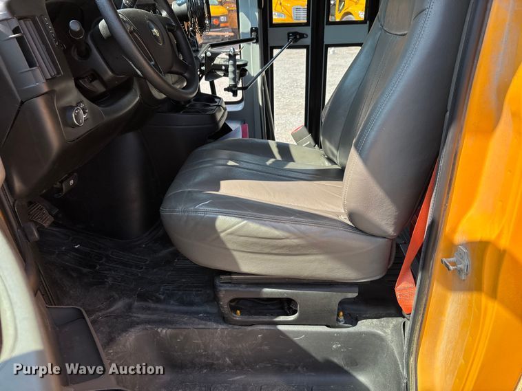 image for item DU1347 2014 Chevrolet school bus