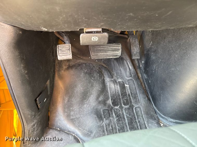 image for item DU1347 2014 Chevrolet school bus