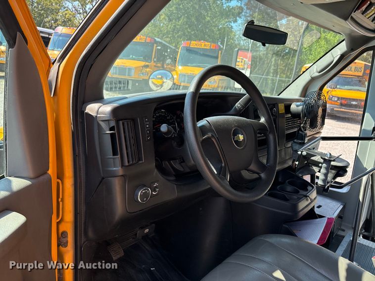 image for item DU1347 2014 Chevrolet school bus