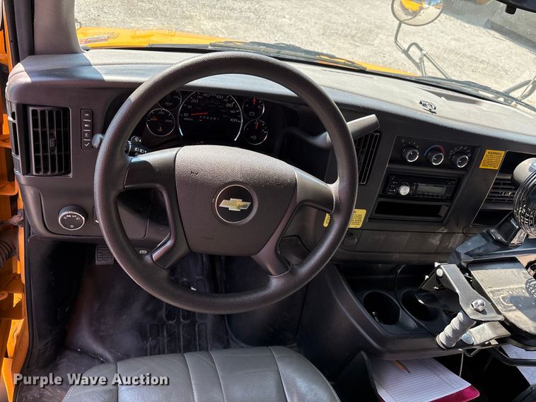 image for item DU1347 2014 Chevrolet school bus