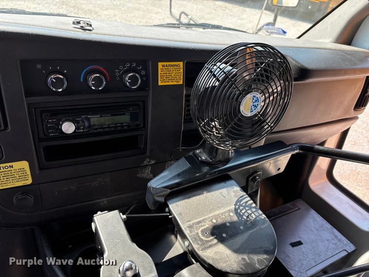 image for item DU1347 2014 Chevrolet school bus