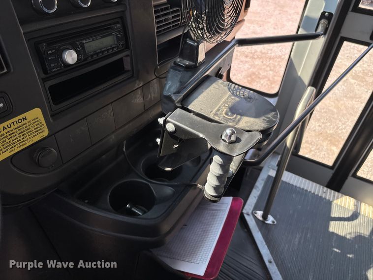 image for item DU1347 2014 Chevrolet school bus