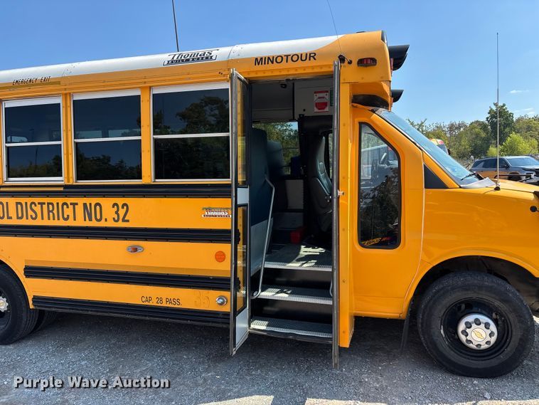 image for item DU1347 2014 Chevrolet school bus