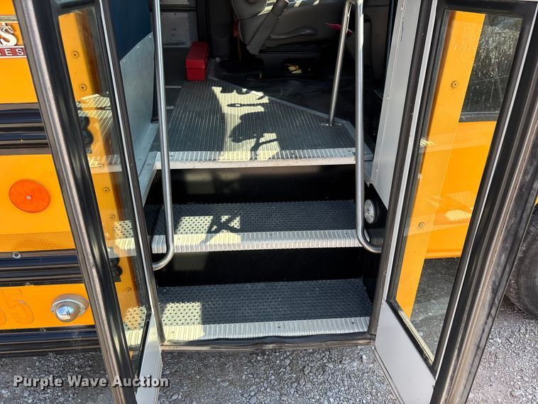 image for item DU1347 2014 Chevrolet school bus