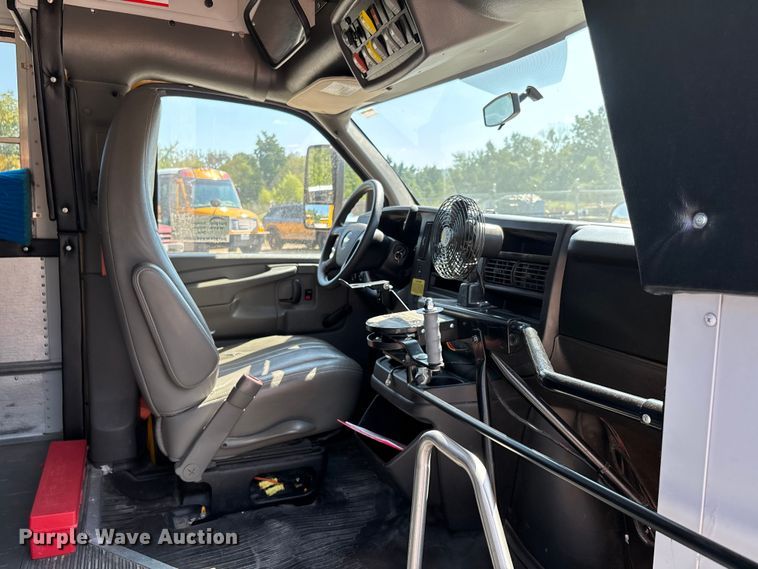 image for item DU1347 2014 Chevrolet school bus