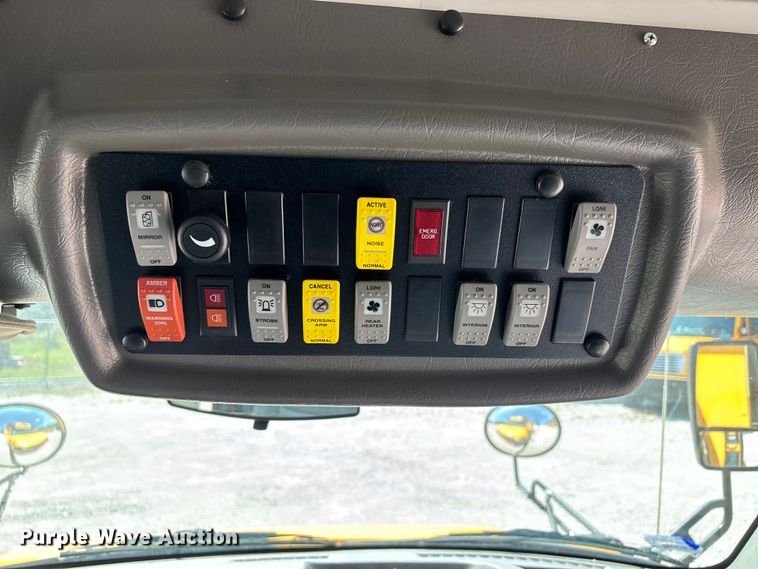 image for item DU1347 2014 Chevrolet school bus