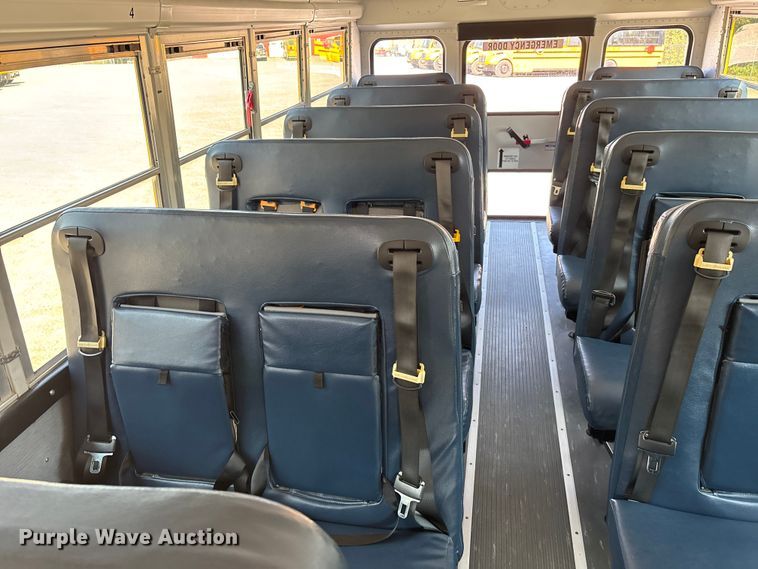 image for item DU1347 2014 Chevrolet school bus