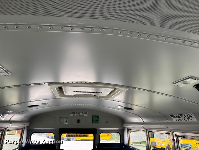 image for item DU1347 2014 Chevrolet school bus