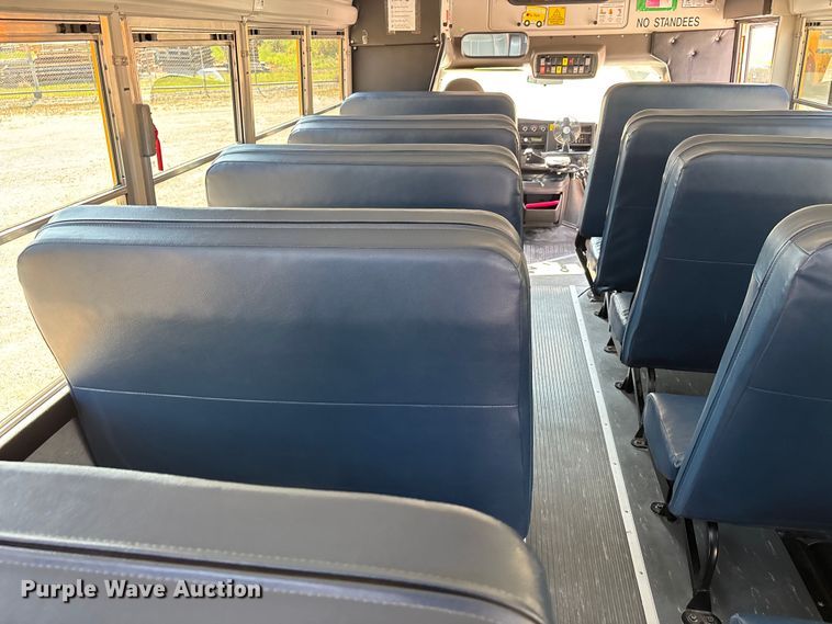 image for item DU1347 2014 Chevrolet school bus