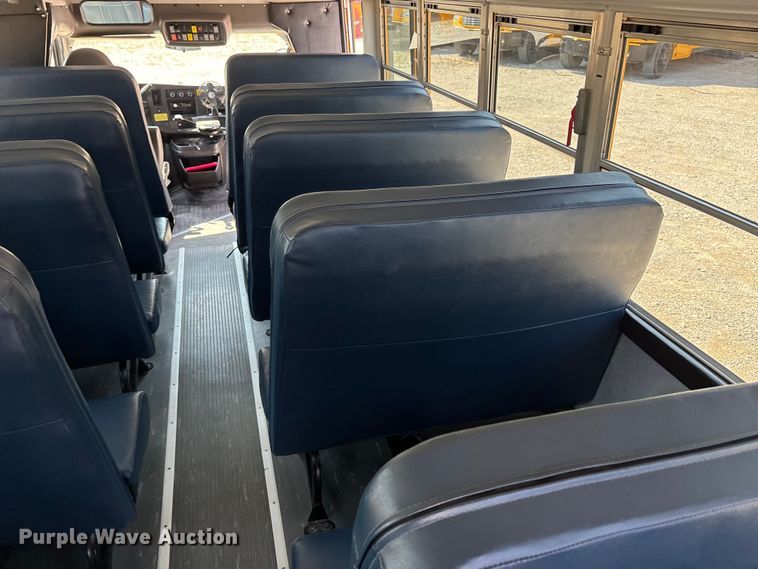 image for item DU1347 2014 Chevrolet school bus