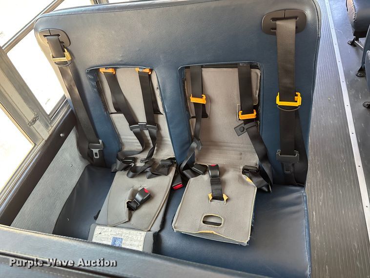 image for item DU1347 2014 Chevrolet school bus