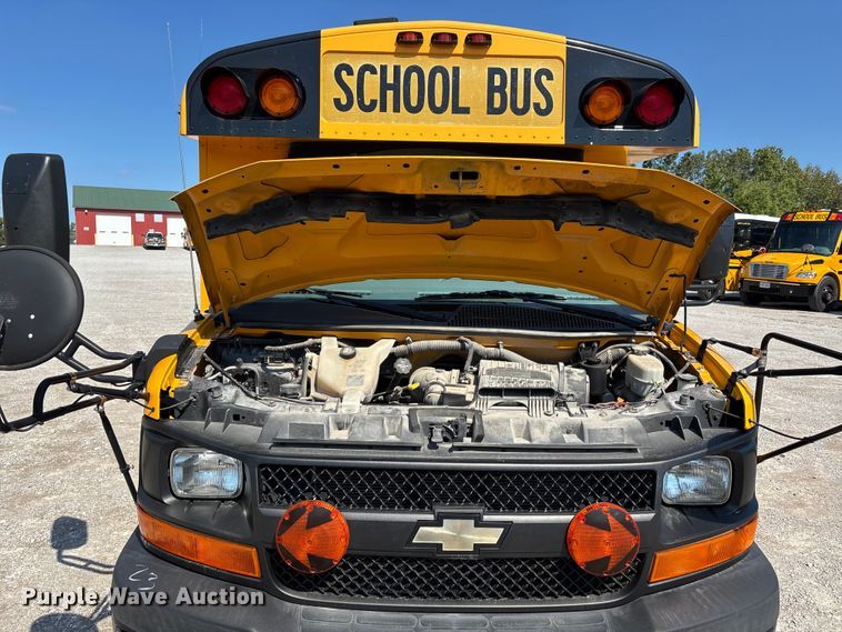 image for item DU1347 2014 Chevrolet school bus