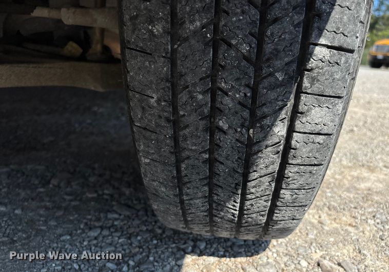 image for item DU1347 2014 Chevrolet school bus