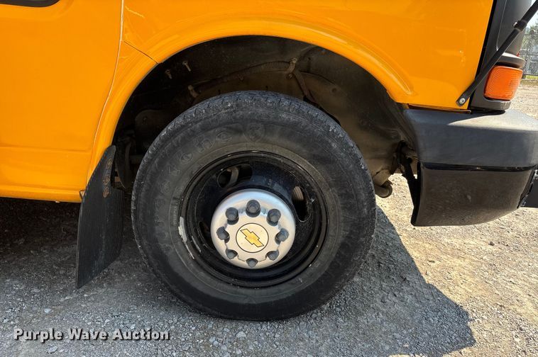 image for item DU1347 2014 Chevrolet school bus