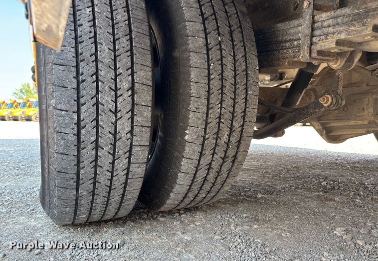 image for item DU1347 2014 Chevrolet school bus