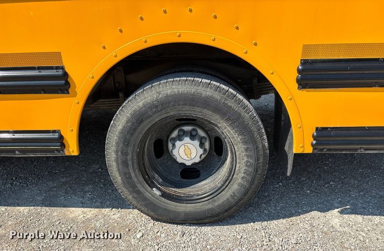 image for item DU1347 2014 Chevrolet school bus