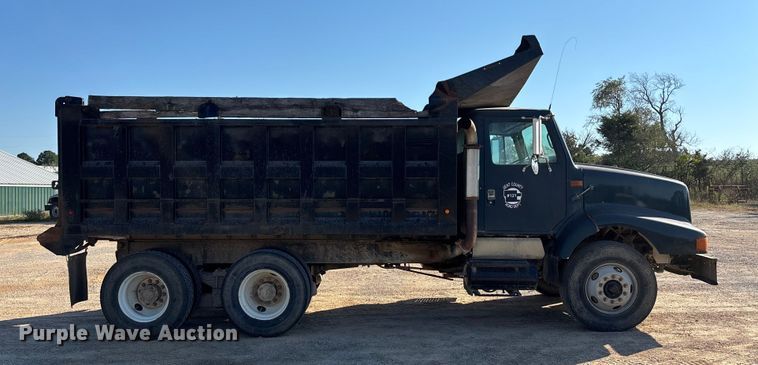 image for item DU1429 2002 International 2674 dump truck