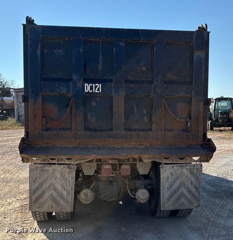 image for item DU1429 2002 International 2674 dump truck