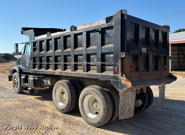 image for item DU1429 2002 International 2674 dump truck